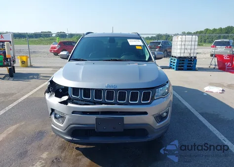 2018 Jeep Compass Latitude 4X4 z USA, uszkodzony, nr VIN 3C4NJDBB7JT112436
